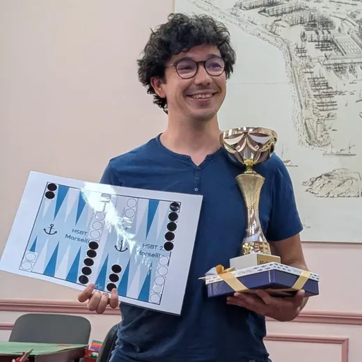Nicolas Harmand playing backgammon in a tournament